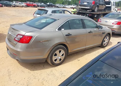2015 Ford Police Interceptor z USA, uszkodzony, nr VIN 1FAHP2MK2FG135699